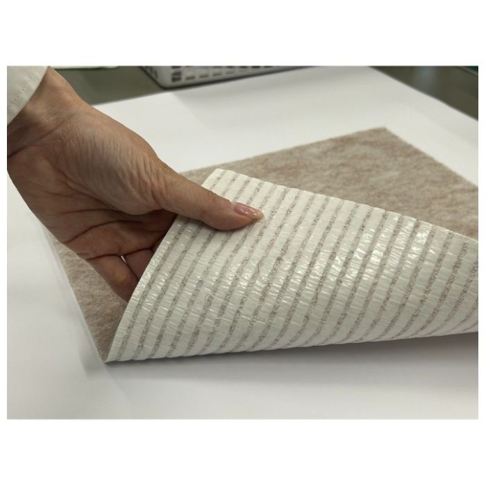 窓ぴたシート あったかプラス ベージュ 30cm×30cm KPM2-301の説明画像3