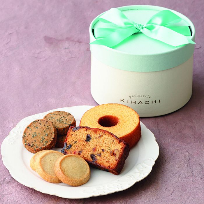 【A40-1】【母の日】カーネーション(さくらもなか)と「パティスリー キハチ」アソートBOX-承り締切:2026年4月30日の説明画像2