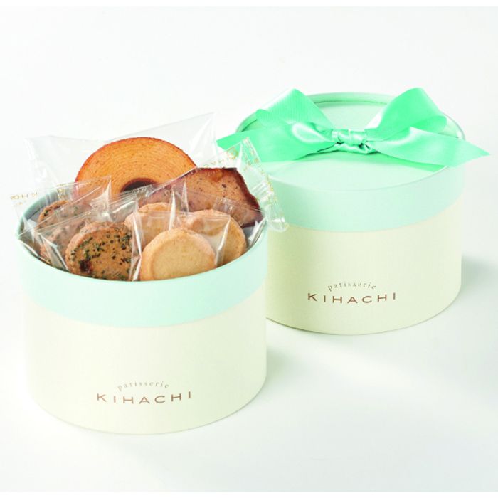 【A40-1】【母の日】カーネーション(さくらもなか)と「パティスリー キハチ」アソートBOX-承り締切:2026年4月30日の説明画像3